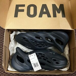 Yeezy Foam runner men’s size 10 black